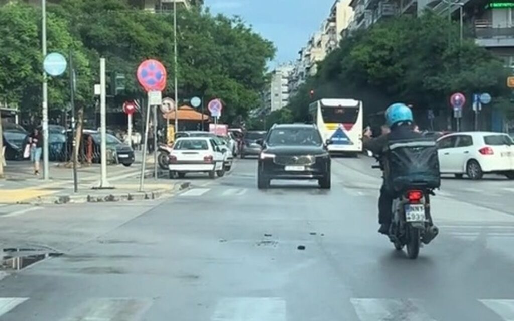 Απίστευτο video από τη Θεσσαλονίκη – Θηριώδες τζιπ κινείται ανάποδα σε κεντρικό δρόμο!