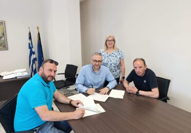 Δ. Ωραιοκάστρου: Υπογράφηκαν οι συμβάσεις για την ανάπλαση τριών πλατειών και την ανακατασκευή του γηπέδου στον Δρυμό