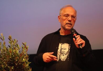 "Καρφιά" Αυγερινού κατά Καρυστιανού - Αποχώρηση από εκπρόσωπος Τύπου με αιχμές για "φυτευτούς συμβουλάτορες"