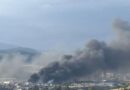 Πυρκαγιά στο Ωραιόκαστρο: Συνεχίζονται οι ρίψεις σε δύο εργοστάσια, χωρίς ενεργό μέτωπο στο δασικό κομμάτι – Το τοξικό νέφος έχει φτάσει στη Θεσσαλονίκη