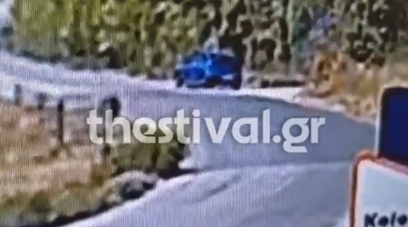 VIDEO ντοκουμέντο: Η στιγμή που ο 59χρονος βάζει φωτιά σε ξερά χόρτα στη έξω από τη Σίνδο