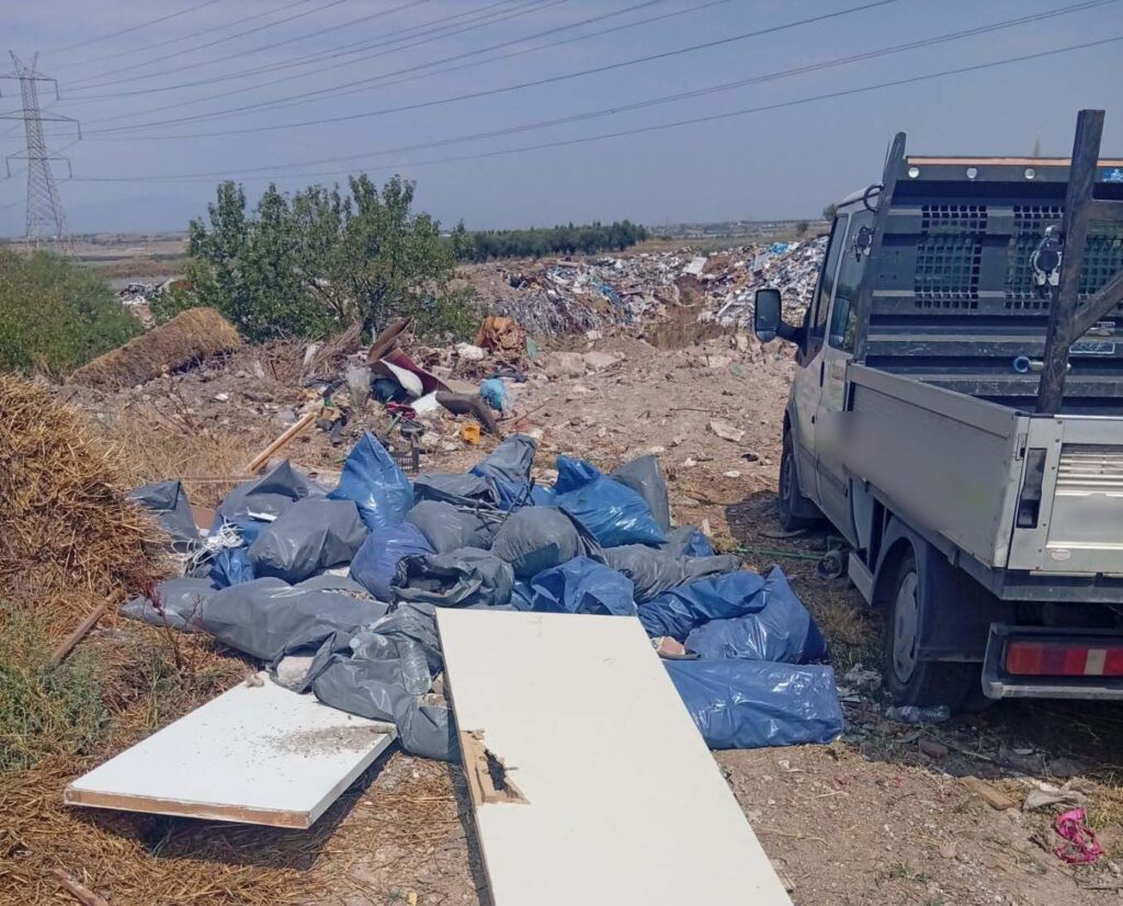 Δήμος Χαλκηδόνος: Μετέτρεψαν χωράφι σε μπαζότοπο - Δύο συλλήψεις επ' αυτοφώρω