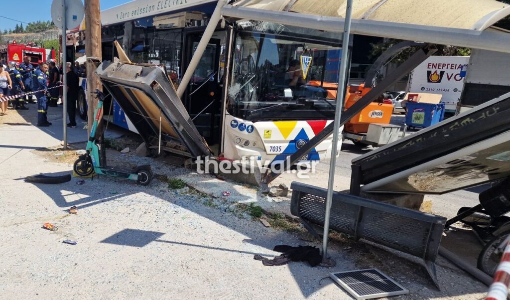 Λεωφορείο έπεσε σε στάση στη δυτική Θεσσαλονίκη – Τουλάχιστον τέσσερις τραυματίες (vid)