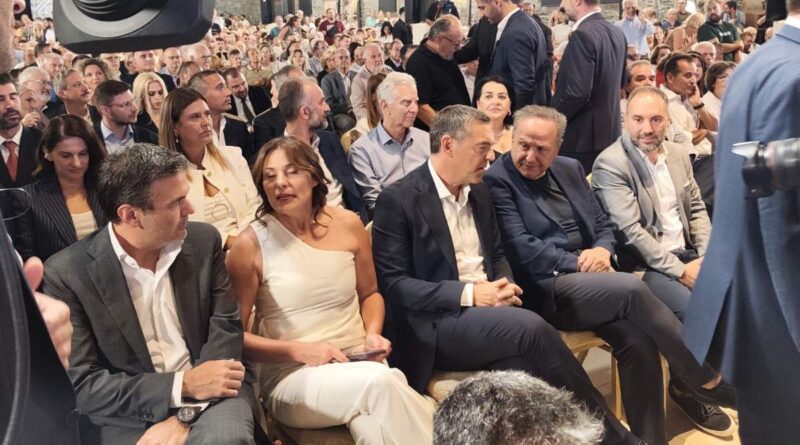 "Θερμό" τετ α τετ Τσίπρα - Αγγελούδη (vid)