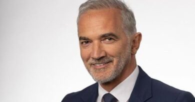 Μάριος Σαλμάς: «Απαγορεύεται σοβαρός άνθρωπος να ασχολείται με τον κ. Γεωργιάδη που χοροπηδάει σαν πίθηκος και φωνάζει α και ου»