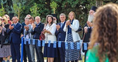 Ημέρα τιμής και μνήμης για τη Χαλάστρα – Κατάθεση στεφάνων και παρέλαση (pics)