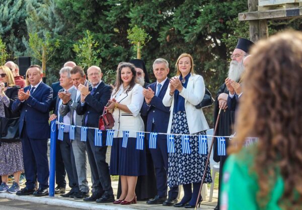 Ημέρα τιμής και μνήμης για τη Χαλάστρα – Κατάθεση στεφάνων και παρέλαση (pics)
